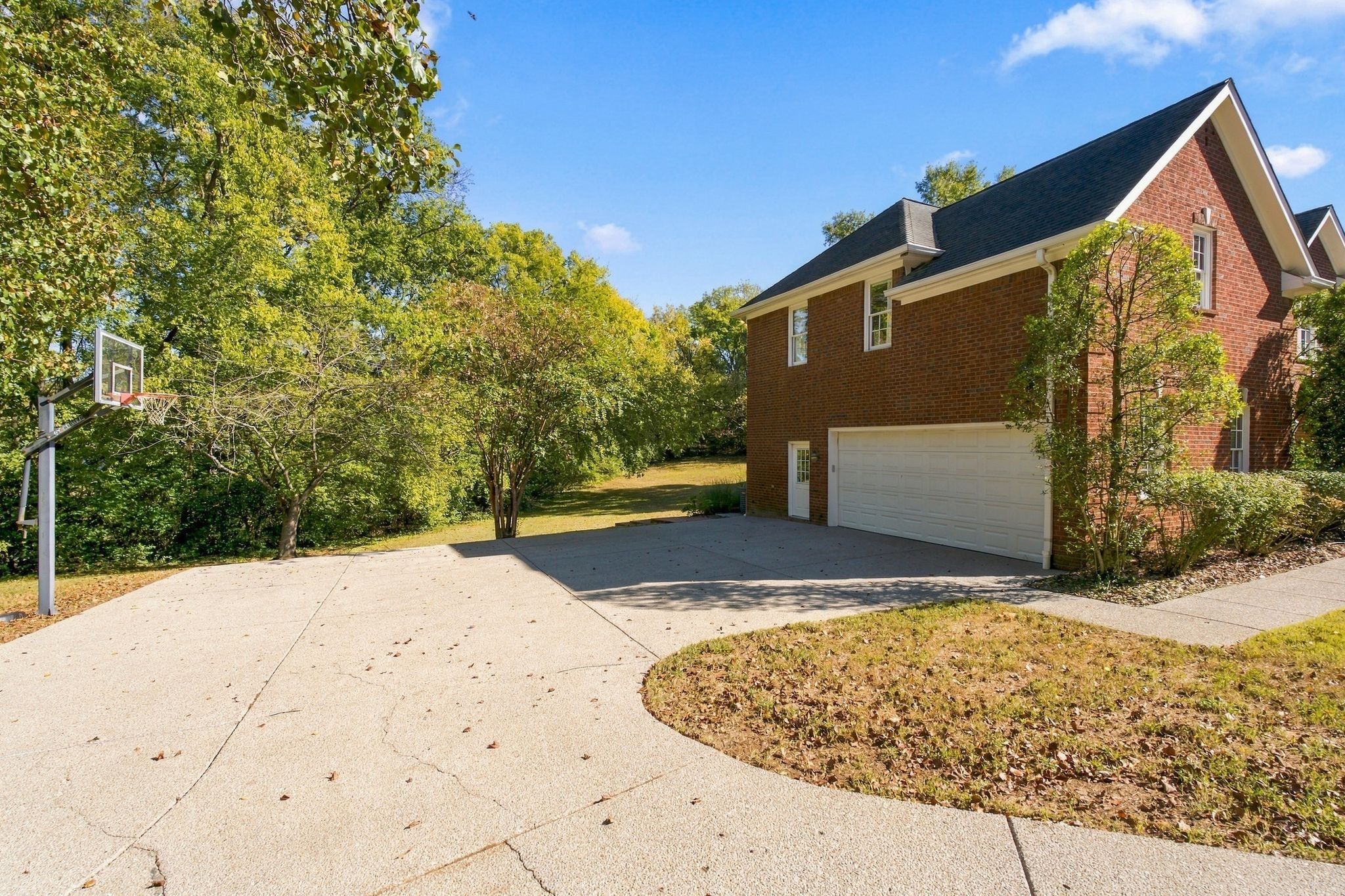 752 Adkisson Ln side exterior and garage, Hillwood Nashville