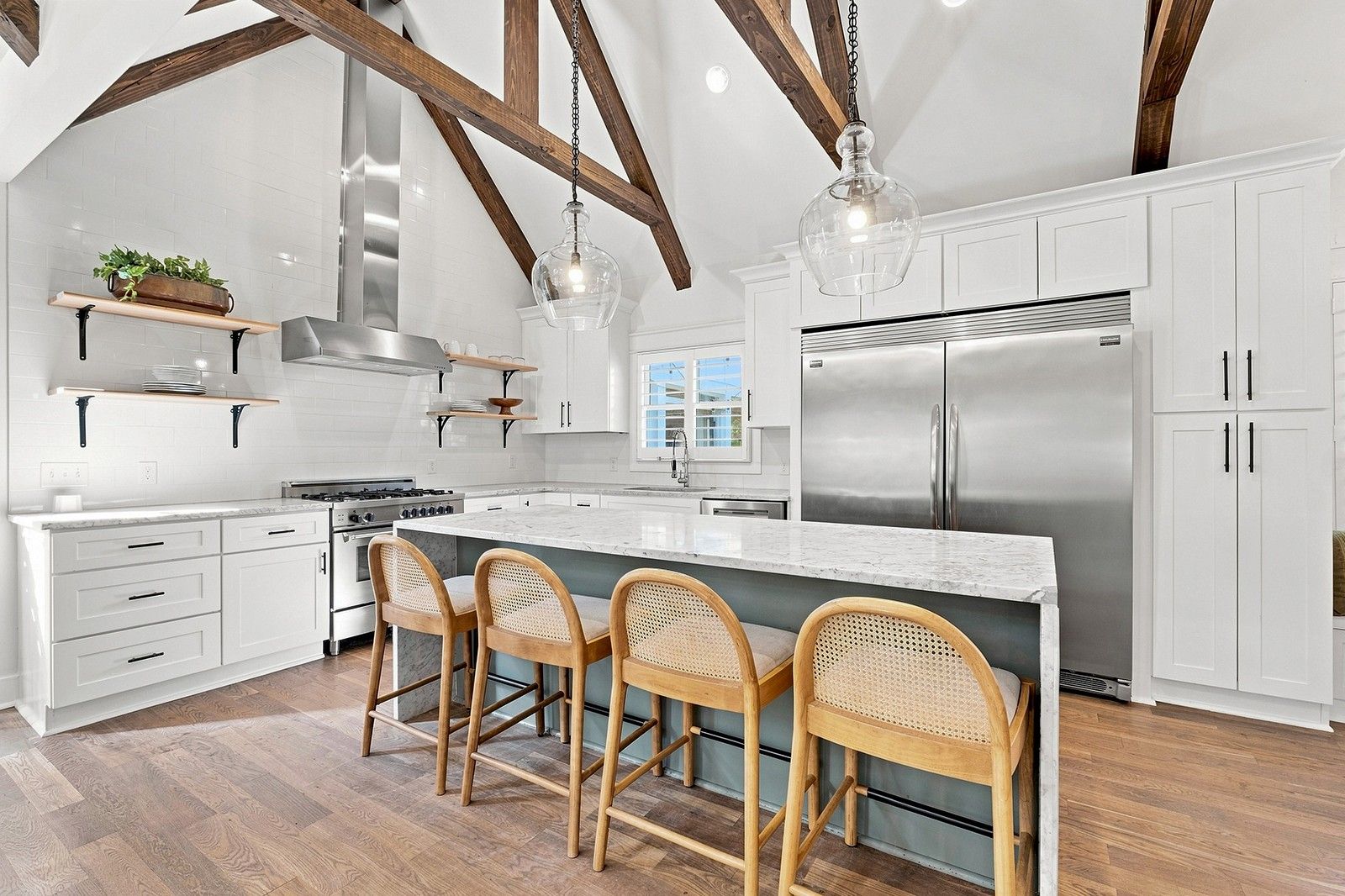 824 Belton Dr kitchen with vaulted beamed ceiling, Hillwood Nashville
